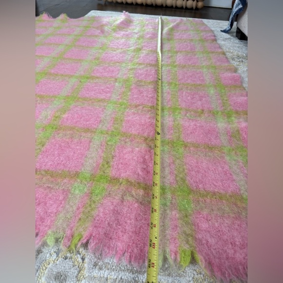 Donegal Design Hand Woven Mohair Throw - Picture 5 of 7